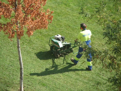 Lawn spiking sales machine