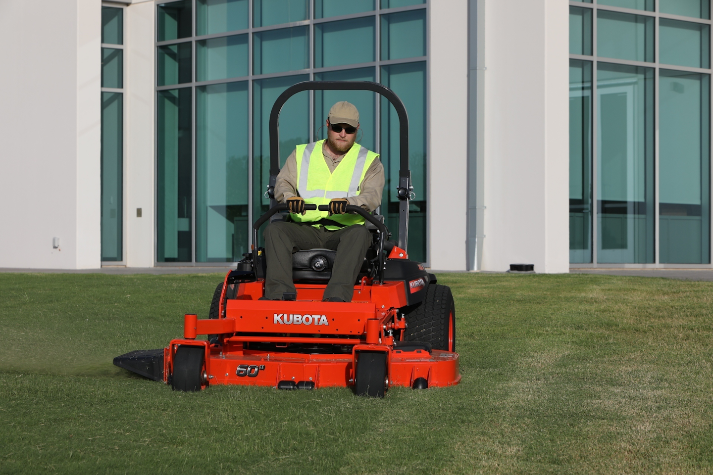 Kubota debuts two new commercial mowers for December 2017 Total