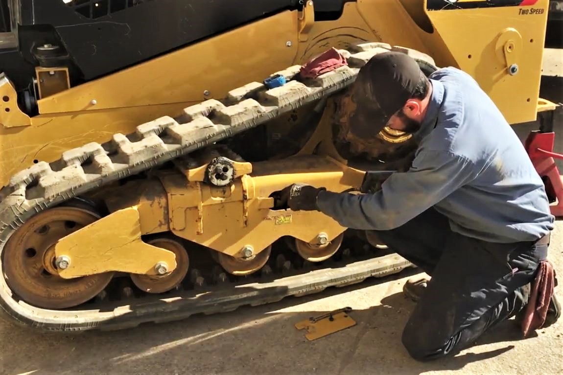 Adjusting The Track Tension On A Compact Track Loader Total Landscape Adjusting The Track Tension On A Compact Track Loader Total Landscape