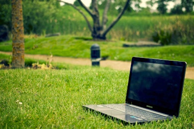 Eco Grass Laptop 3129