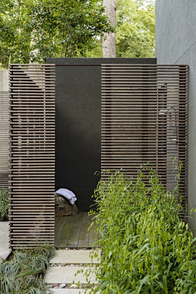 Landscape architecture by Anna Boeschenstein/groundedllc.com. Architecture by Formwork Photo: Lincoln Barbour