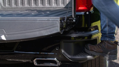 The Durabed truck bed, standard on all 2019 Silverado 1500 models, includes larger cutouts in the GM-exclusive CornerStep bumpers to better accommodate steel-toed boots.