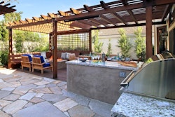 Full-outdoor-kitchen