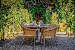 outdoor-dining