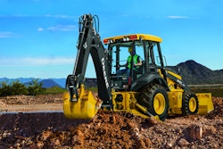John-Deere-scooping-dirt