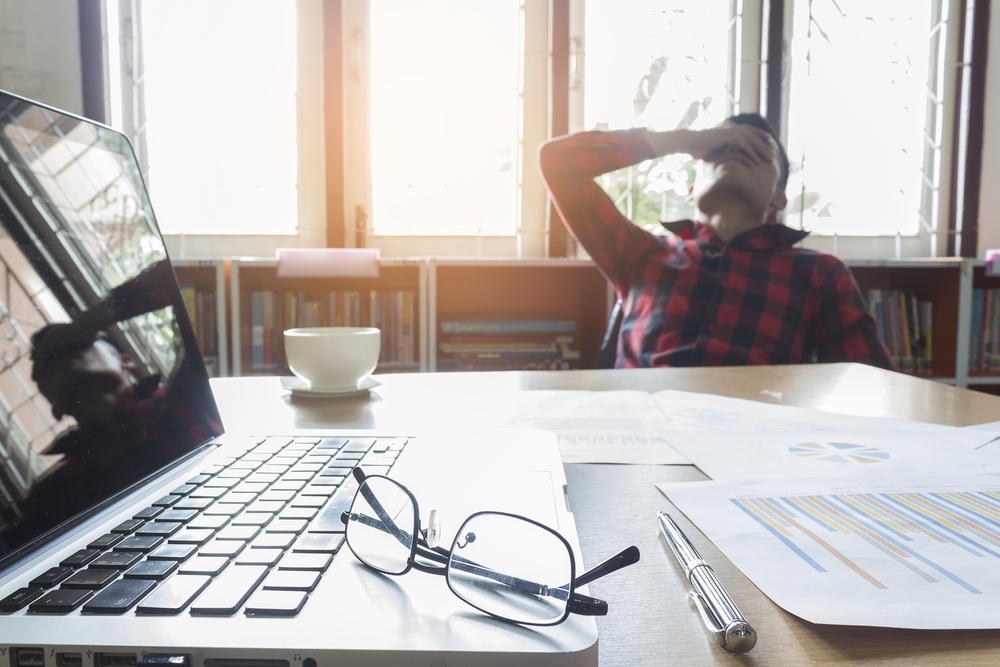 upset-guy-at-computer