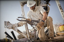 Carhartt-white-shirt-worker