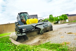 John-Deere-pickup-broom