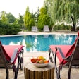 outdoor-pool-photo-chairs