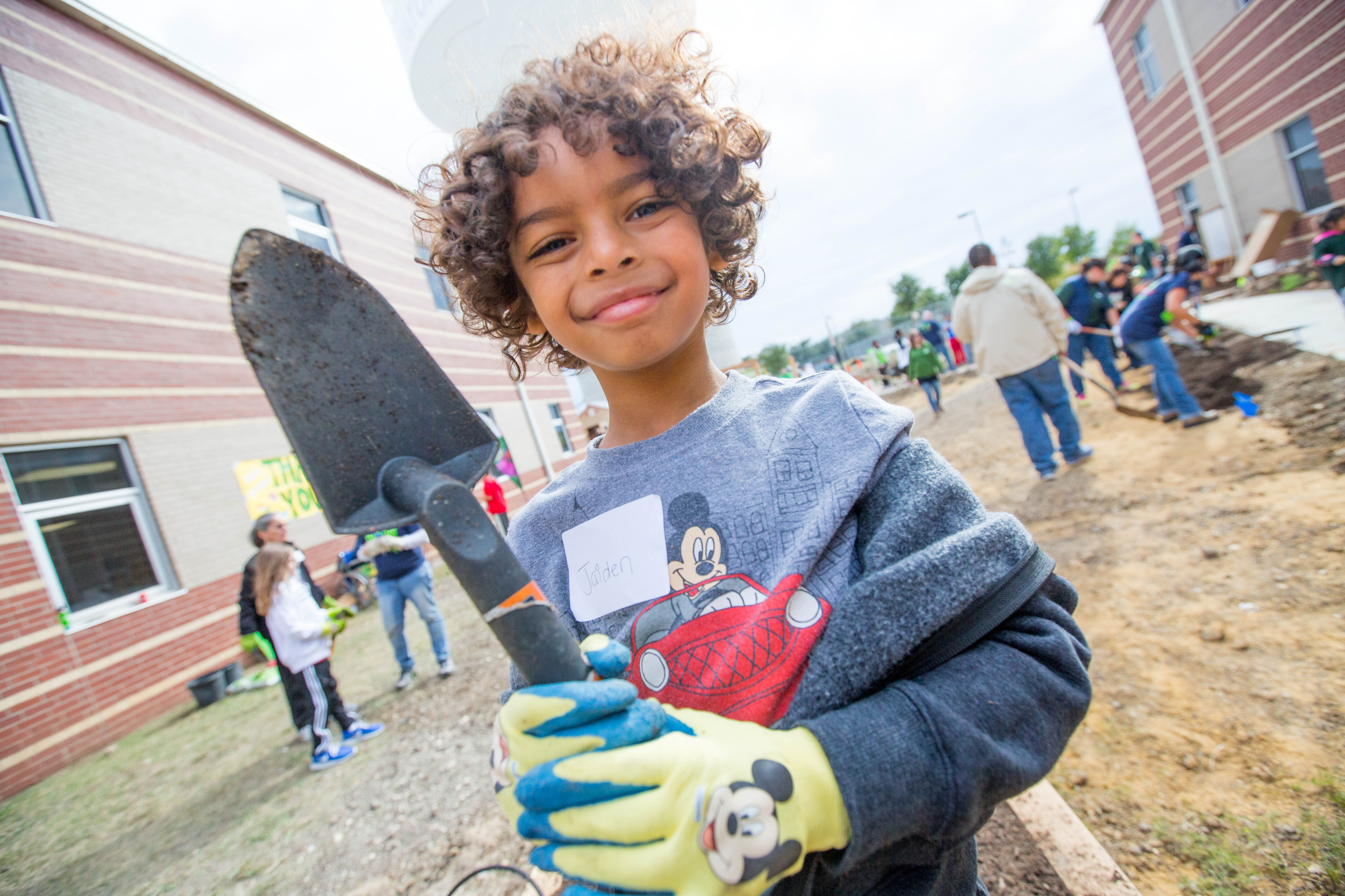 100TH BIG DIG AT REAL SCHOOL GARDENS.JUNKINS ELEMENTARY SCHOOL