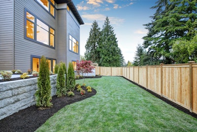 side-yard-grass-fence