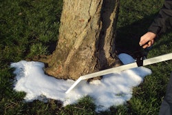 Foamstream-treating-around-tree