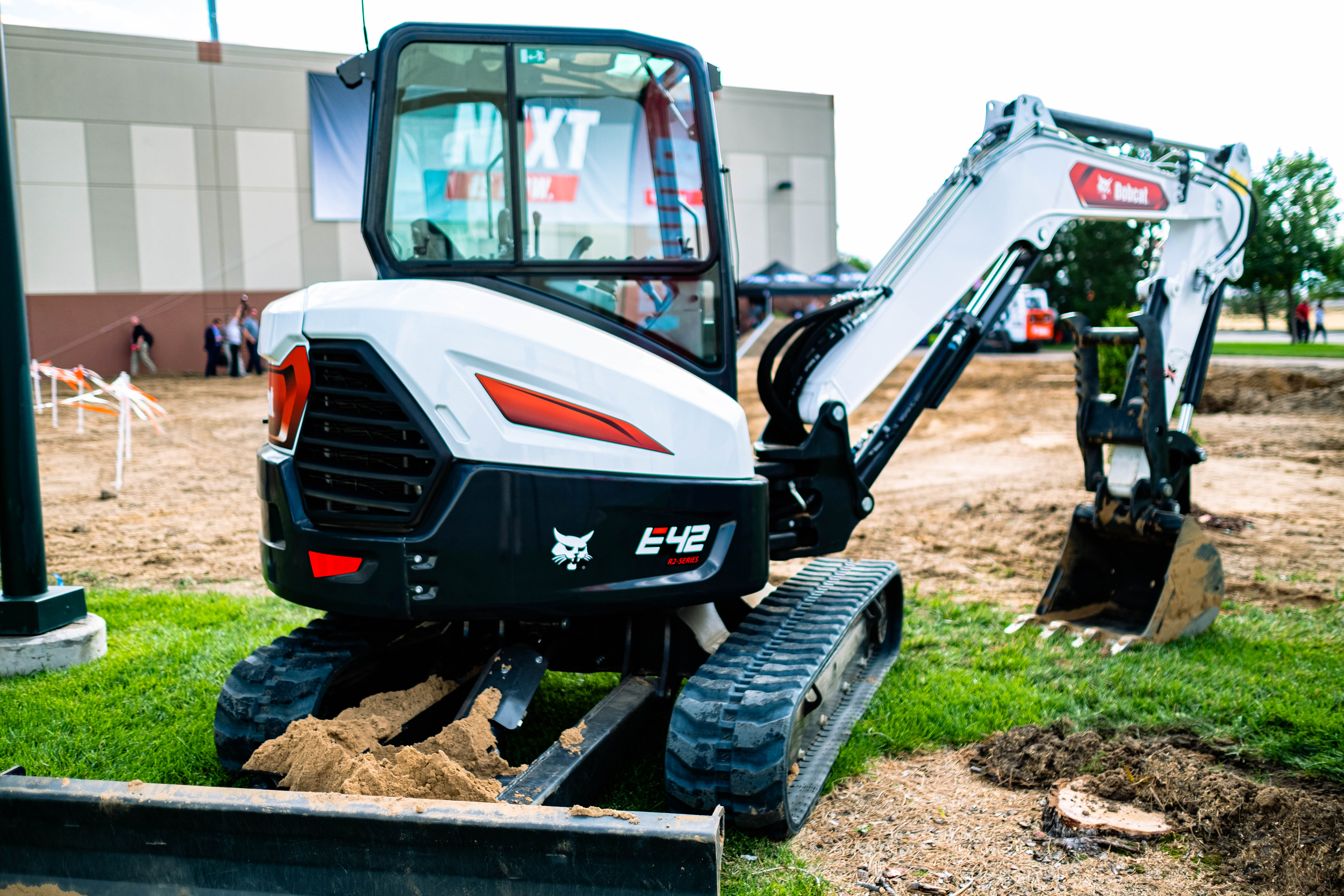 Bobcat&rsquo;s R2 Series E42 compact excavator