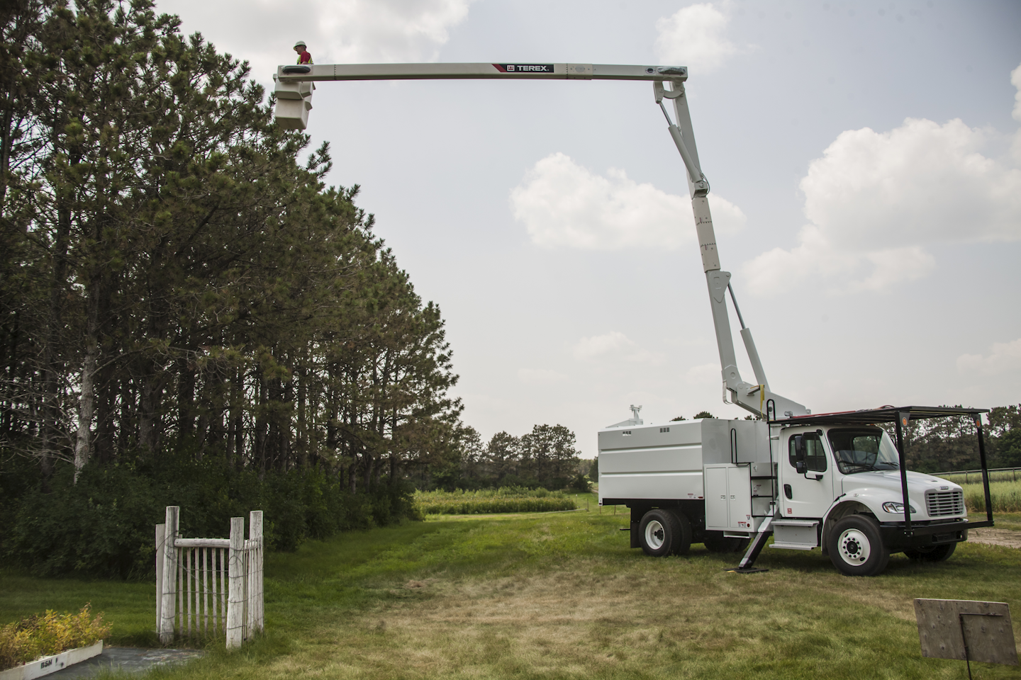 Equipment roundup Fecon introduces roof mounted hydraulic cooler for
