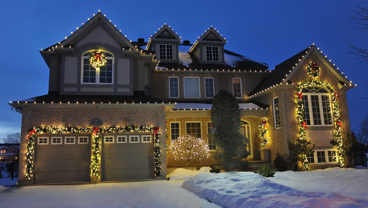 Hank Yeti Christmas Tree Light