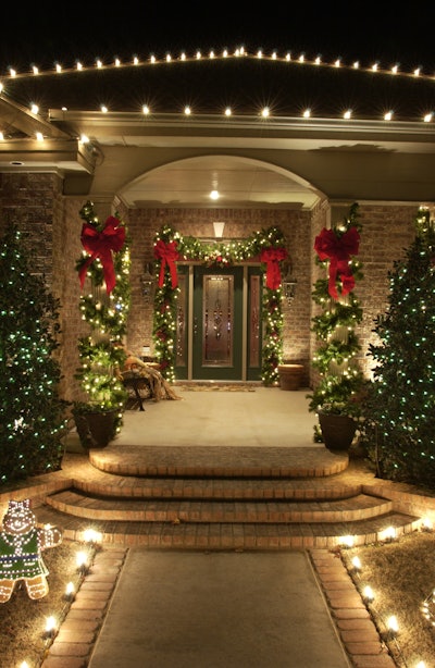 Bad weather can easily leave holiday decor disheveled. Photo: Christmas Decor