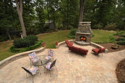 backyard-hardscape-fireplace