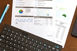 analytics-data-desk-keyboard