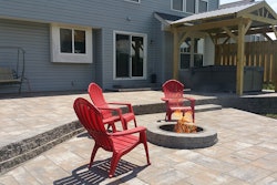 pavers-patio-backyard-fire-pit