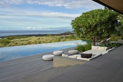 zero-edge-pool-backyard-shoreline