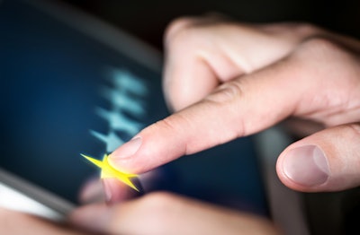 A finger highlighting one star of a five star review