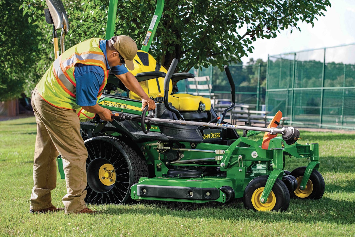 Deere updates and new mower attachments | Total