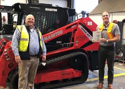 Pictured from left to right: Rob Rossie, regional sales manager, Manitou and Kevin Bitter, product manager, agricultural products, Leavitt Machinery. Photo: Manitou Group