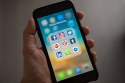 social-network-apps-cell-phone