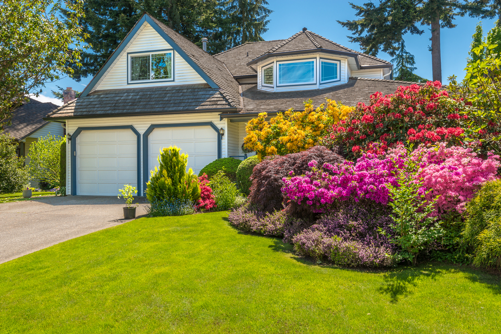residential-home-colorful-flower-garden
