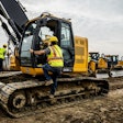 John Deere 245g lc