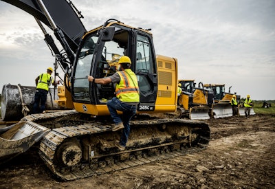 John Deere 245g lc