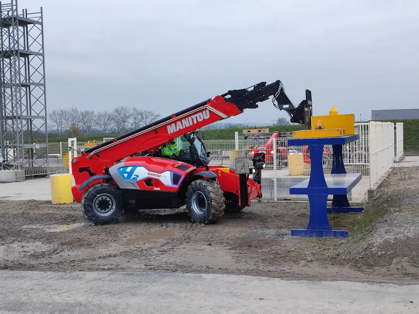 First Generation Telehandler Manitou reveals its first hydrogen telehandler prototype | Total ...