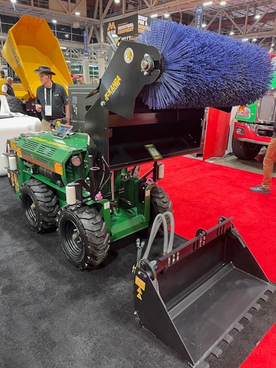 Kanga TR825 Remote Control Mini Loader