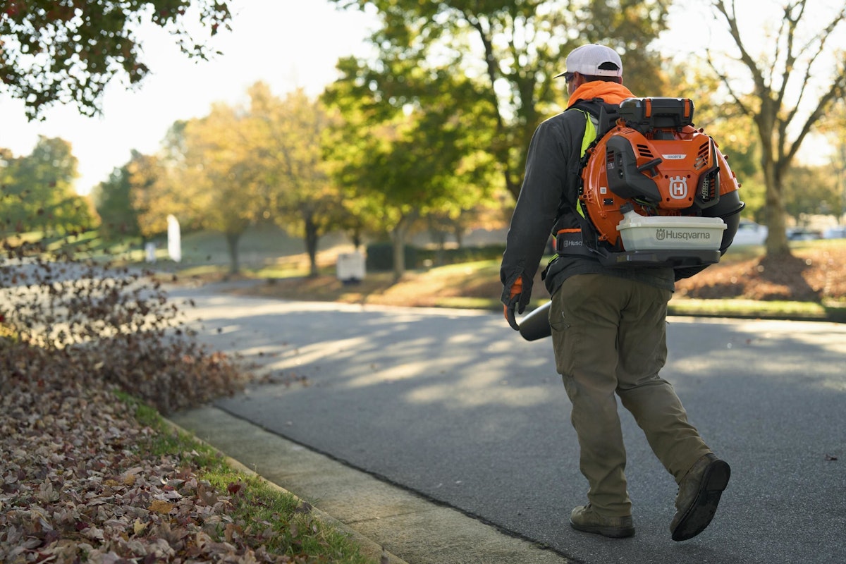Husqvarna unveils new 590BTS and 590BFS backpack blowers