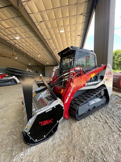 High-flow configurations feature a 14-pin connector and a hydraulic quick coupler.