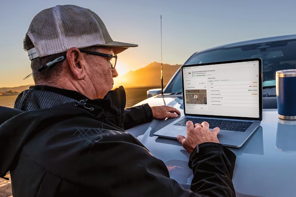 R4x002958 Pro Service 1366x768