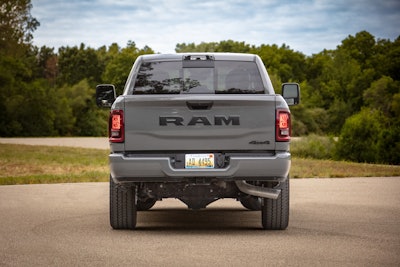 2026 Ram Black Express arrière
