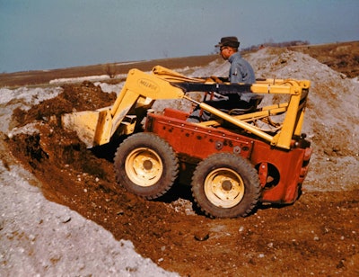 The M440 was the first model of the Keller loader with the Bobcat name and entered the market in 1962.
