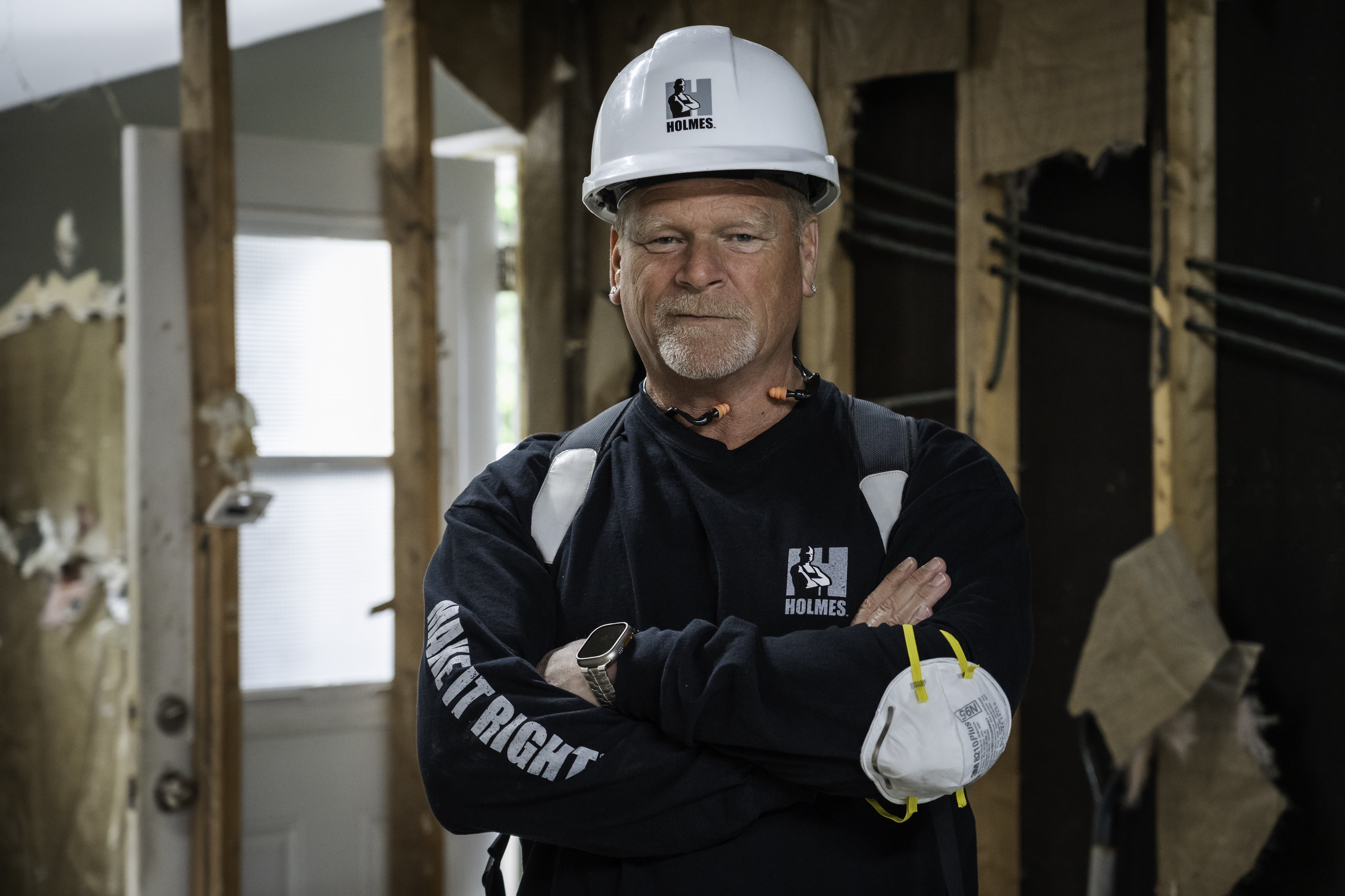 Mike Holmes Pub Hohbals1 Arms X With Helmet Day48 H5 0083