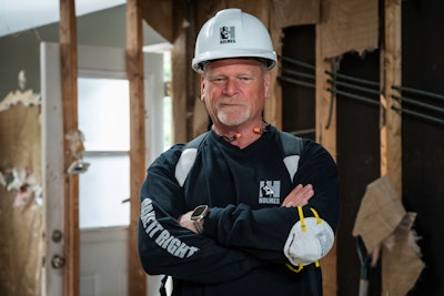 Mike Holmes Pub Hohbals1 Arms X With Helmet Day48 H5 0083