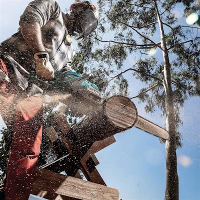 Makita Gcu08 E Action Shot 4