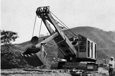 Hitachi started mass production of a cable-operated shovel in 1950 in Japan.
